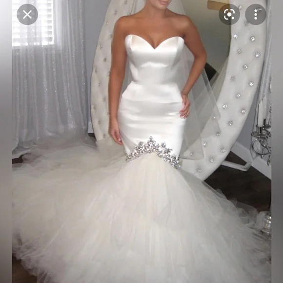 white christmas dresses used Atelier Pronovias Valeria Wedding Dress main image 0